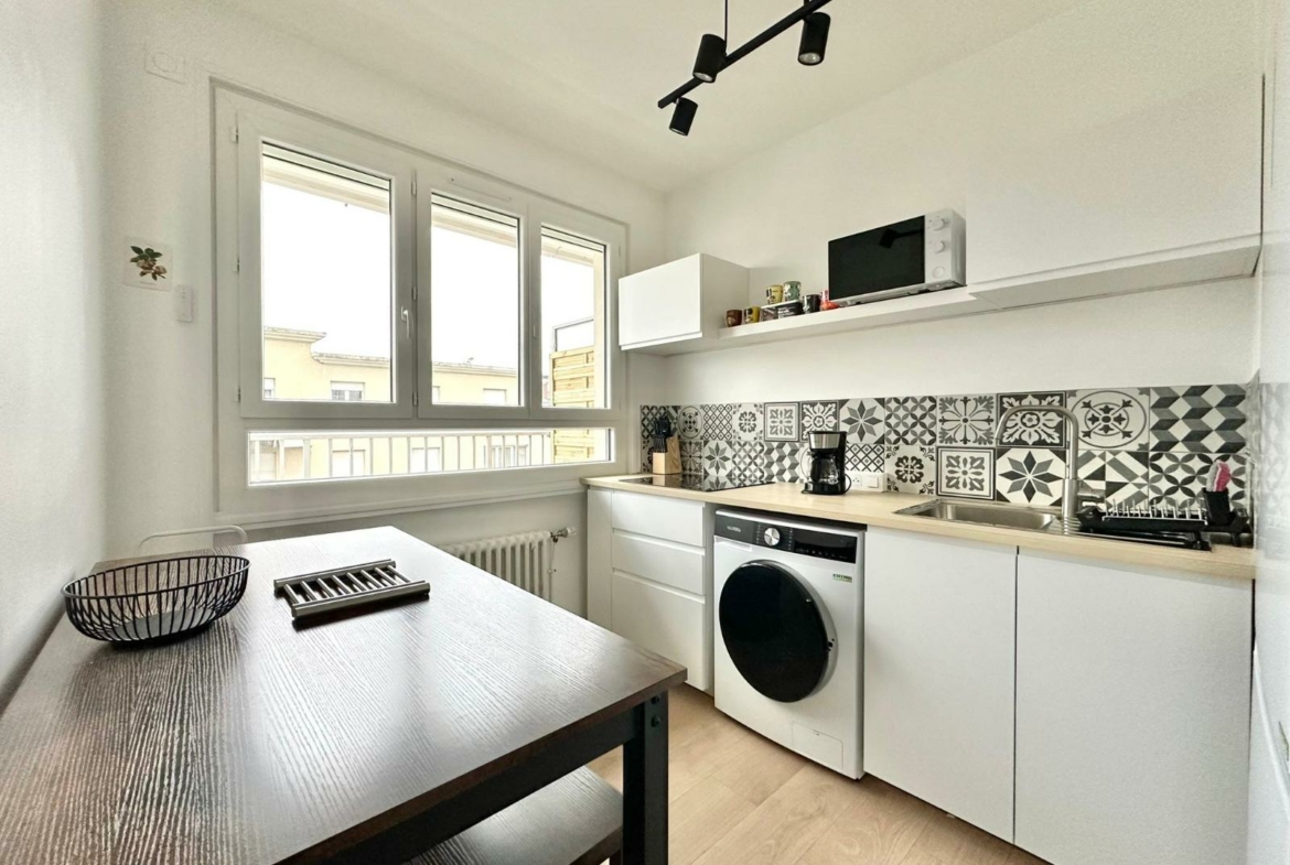 4-2462198440134022308