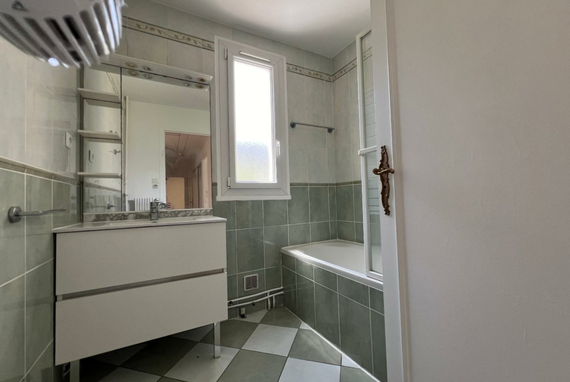 IMG-0695-11728309555572779771