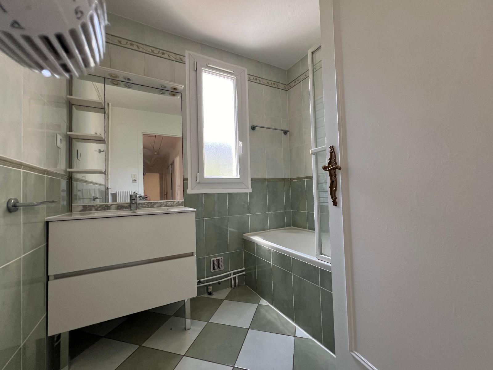 IMG-0695-11728309555572779771