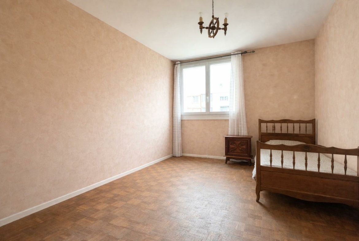 CHAMBRE_2_jpg_sans_meuble-4846489151211508411