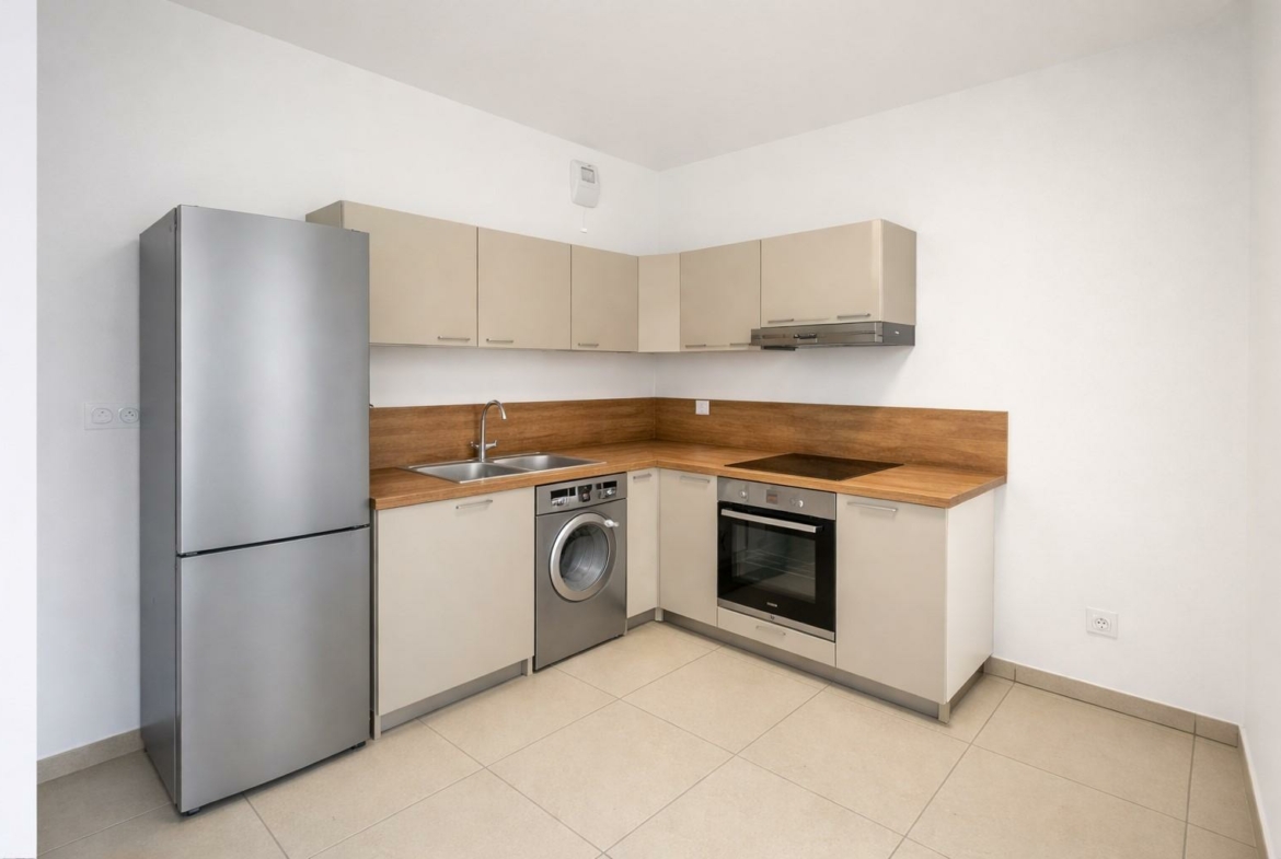 Cuisine_moderne_lumineuse_et_pur_e-4920169604380030829