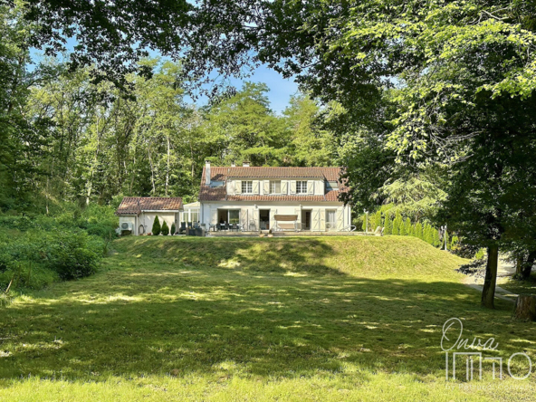 Maison 8 pièces 242 m² · à Dardilly · 242 m² · 698 000 €
